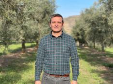 Carlos Aznar se dedica a los olivos desde hace 25 años