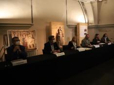 Las autoridades catalanas, en la presentación del plan de impulso del Museo de Lérida, con el frontal de Rigatell al fondo.