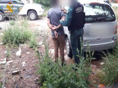 Imagen de la detención de tres personas cuando robaban tuberías de cobre en Osera de Ebro