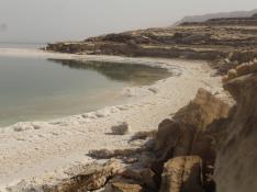 Los socavones en forma de cráter, muestras de un Mar Muerto cada vez más seco
