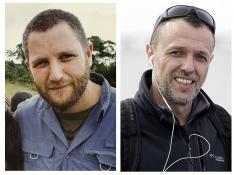 Combo de dos fotos que muestra a los periodistas españoles David Beriain (i) y Roberto Fraile, asesinados en Burkina Faso mientras grababan un documental sobre caza furtiva,