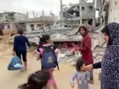 Atónitos se quedan los palestinos al regresar a sus casas y encontrar destruidos los edificios