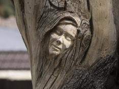 La cara de una de las brujas en el monumento simbólico en Villanúa. gsc
