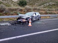 Así ha quedado uno de los vehículos implicado en el accidente de la N-230, en Castillonroy.