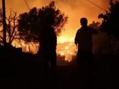 Los incendios en Grecia obligan a evacuar a 650 personas de la isla de Evia