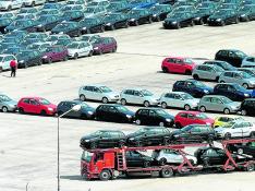 Traslado de vehículos fabricados en la plata de Volkswagen de Landaben, Navarra.