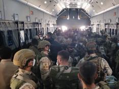 Militares españoles del Eada  regresan de Kabul en el último avión A400M