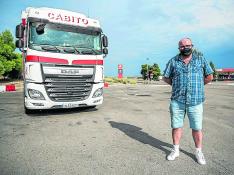 Un camionero, en la gasolinera de Pina de Ebro, asegura que los profesionales optarán por la autopista por seguridad, aunque la falta de servicios obligará a los que necesiten parar a seguir recurriendo a la nacional.
