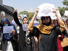 Protesta de mujeres afganas en Kabul.