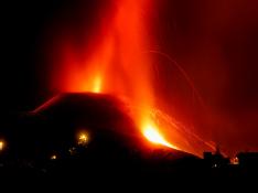 Lava and smoke rise f (39387149)