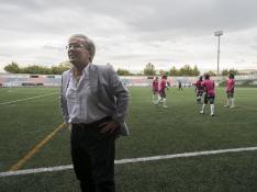Ángel Dolado, en el rondo con las jugadoras del Zaragoza CFF.
