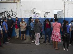 Ciudadanos acuden a votar en las elecciones presidenciales en Nicaragua.