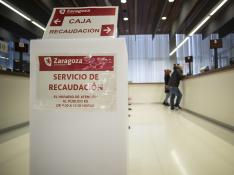 Servicio de recaudación de tributos del Ayuntamiento de Zaragoza, en el edificio Seminario. Impuestos. gsc