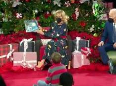 Biden lee cuentos de Navidad a los niños del Hospital Infantil Nacional de Washington