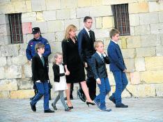 La familia Urdangarin-Borbón, al completo, en mayo de 2012, tras la muerte del padre de Iñaki.