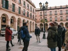 Imagen de archivo de las visitas guiadas que parten de la Oficina de Turismo de Huesca.