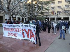 Las familias del IES Pirámide de Huesca ya se manifestaron hace un año pidiendo una solución al transporte escolar.
