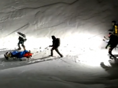 Una imagen del vídeo del rescate de la esquiadora.