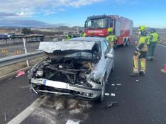 Turismo siniestrado en la colisión ocurrida en la A2 en Fraga.