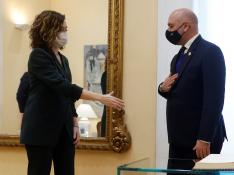 La presidenta de la Comunidad de Madrid, Isabel Díaz Ayuso recibe este lunes al embajador de Emiratos Árabes Unidos en España, Majid Hassan Mohamed Al-Suwaidi .