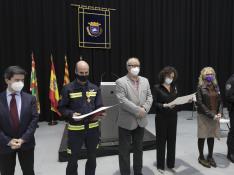 En 2021 solo recogió la medalla uno de los cuatro bomberos condecorados por el Ayuntamiento de Huesca.