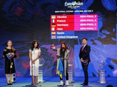 La participante ucraniana, segunda por la derecha, en el pasado festival de Eurovisión.