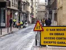 Cierre al tráfico de la calle San Miguel de Zaragoza por obras.