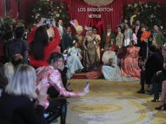 Desfile que muestra el vestuario original de la serie de Netflix 'Los Bridgerton', en el Teatro Real de Madrid.
