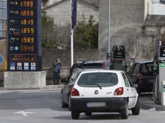 Foto de una gasolinera con precios cercanos a los dos euros el litro este lunes