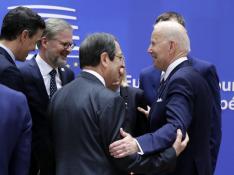 Sánchez y Biden se han saludado momentos previos a la reunión del Consejo Europeo.