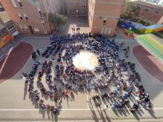 Celebración del Día Mundial de Concienciación sobre el Autismo en el colegio María Auxiliadora de Zaragoza.