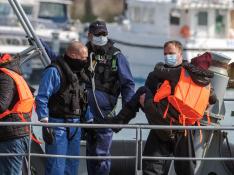 Inmigrantes llegados a Reino Unido tras atravesar el Canal de la Mancha