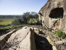 Piedras fecundantes en la Cueva de los Moros en la localidad de Bespén (Huesca). gsc