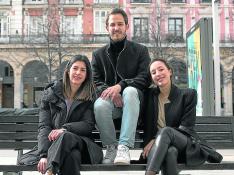 Laura Urgel, Pablo Berdún y Teresa Rueda posan en Zaragoza.