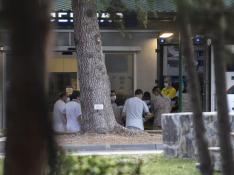 Uno de los heridos, a su llegada al Hospital Militar de Zaragoza.