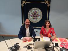 Fernando Torres y Ángeles Pérez en la presentación de los cursos de verano de la UNED de Barbastro.
