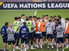 España entrena en el estadio de Ginebra