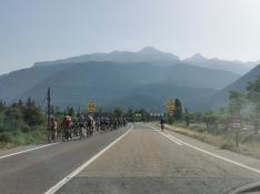 Muchos ciclistas han realizado parte del recorrido de la Quebrantahuesos a pesar de su aplazamiento.
