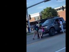 El conductor de una camioneta arrolla a un grupo de manifestantes proaborto en Iowa