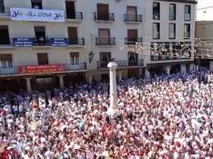 Miles de personas esperan el comienzo de las Fiestas de Teruel