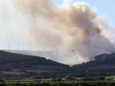 Sigue sin control el incendio de Yerga, donde trabaja un avión del ejército