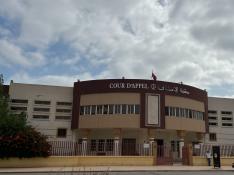Vista del Tribunal de Apelación de Nador, en el noreste de Marruecos, que pospuso hoy hasta el próximo 27 de julio el juicio contra 28 emigrantes acusados por supuesta implicación en el salto masivo a la valla con la ciudad española de Melilla.