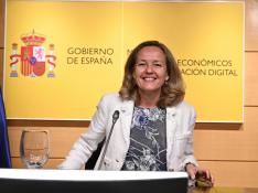 Nadia Calviño, ministra de Asuntos Económicos este lunes en rueda de prensa.