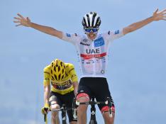 Pogacar gana la decimoséptima etapa del Tour de Francia por delante del jersey amarillo, Vingegaard.