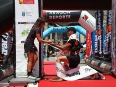 Alberto Torres pide matrimonio a su novia, Noelia Lardiés, nada más ganar la Vuelta al Aneto.