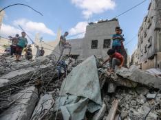 Niños en las ruinas palestinas.