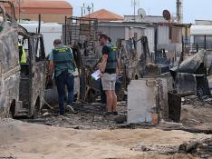El incendio en Punta de Jandía quema casi medio centenar de autocaravanas
