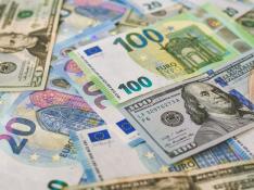 Billetes de euro y de dolar
