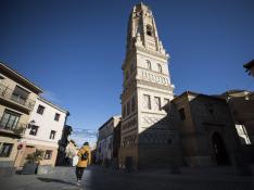La torre de la iglesia de Nuestra Señora de la Asunción de Utebo llama la atención en el centro de la localidad