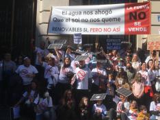 Manifestación de la plataforma 'La Fueva no se vende' en Zaragoza el pasado mes de marzo contra los macroparques solares.